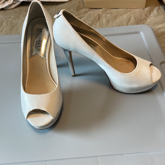 White platform heels - Picture 6 of 9